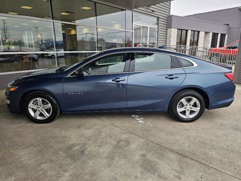 Used 2024 Chevrolet Malibu LT image 2
