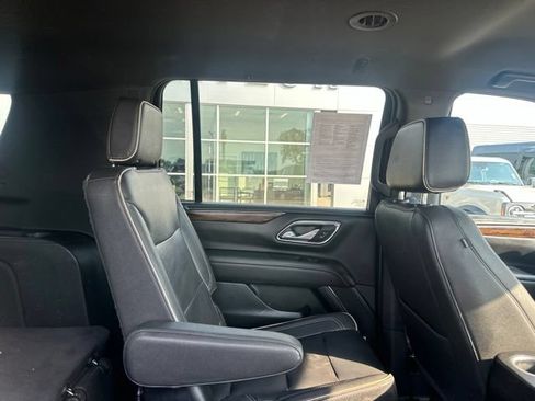 Used 2023 Chevrolet Suburban Premier AWD/4WD image 15