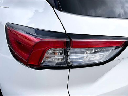 Used 2020 Ford Escape SE image 29