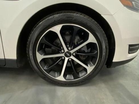 Used 2015 Ford Taurus SEL w/ Equipment Group 201A FWD image 17