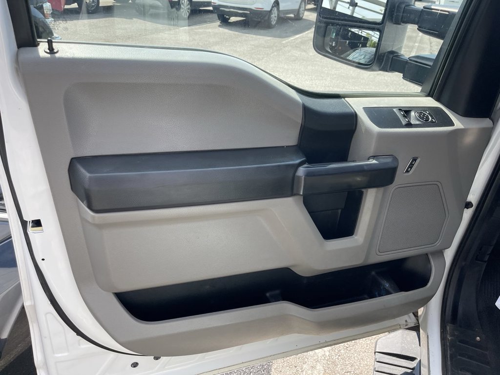 Used 2017 Ford F250 XL w/ Power Equipment Group AWD/4WD image 4