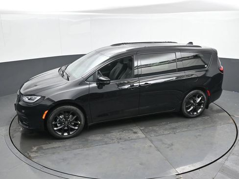 New 2026 Chrysler Pacifica Select image 35