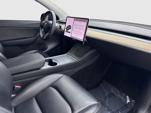 Used 2021 Tesla Model Y Long Range AWD/4WD image 38