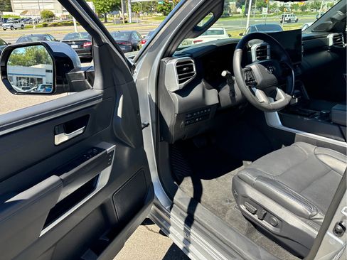 Used 2024 Toyota Tundra Platinum AWD/4WD image 7