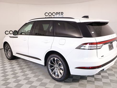 New 2026 Lincoln Aviator AWD w/ Jet Appearance Package image 24