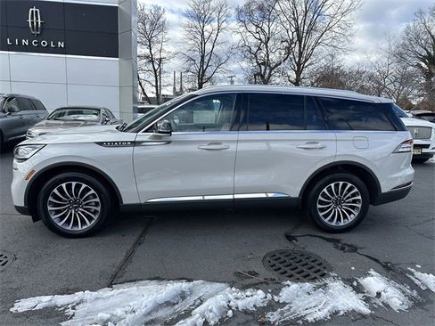 Certified 2023 Lincoln Aviator Standard w/ Premium Package image 8