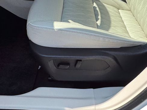 Used 2023 Buick Envision Avenir AWD/4WD image 18