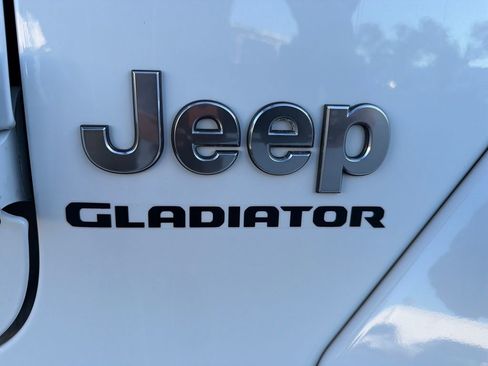 Used 2022 Jeep Gladiator Overland w/ Popular Equipment Package image 10