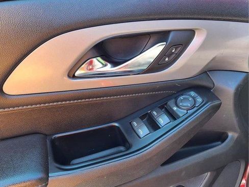 Used 2023 Chevrolet Traverse LT w/ Rear Camera Mirror Package AWD/4WD image 15