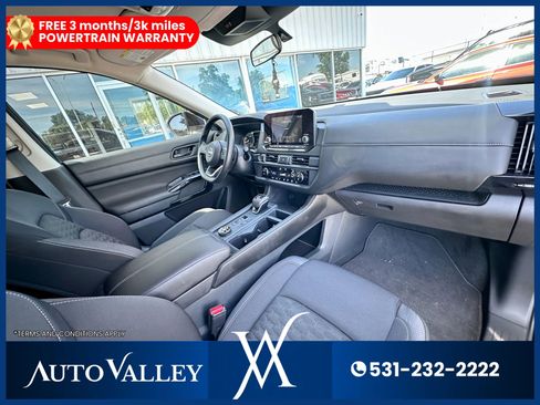 Used 2024 Nissan Pathfinder S image 18