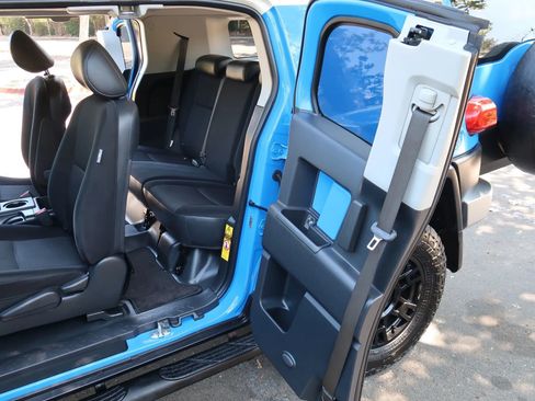 Used 2007 Toyota FJ Cruiser 4WD image 36