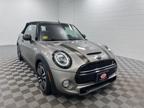 Used 2019 MINI Cooper S image 1