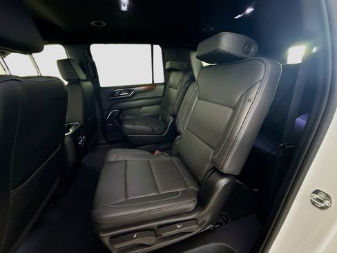 Used 2025 GMC Yukon XL Denali AWD/4WD image 25