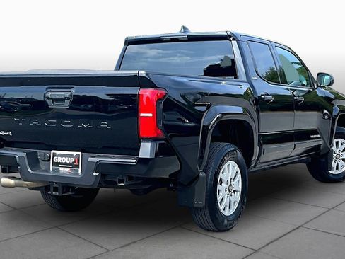 Used 2025 Toyota Tacoma SR5 AWD/4WD image 12