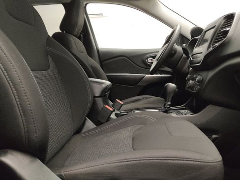 Used 2019 Jeep Cherokee Latitude w/ Popular Appearance Group FWD image 21