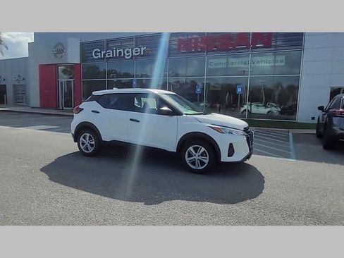 New 2025 Nissan Kicks Play S image 35