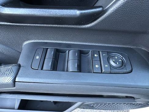 Used 2024 Toyota Tacoma SR5 AWD/4WD image 15