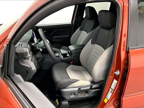 Used 2025 Toyota Tacoma TRD Sport AWD/4WD image 30