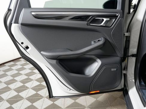 New 2026 Porsche Macan image 30