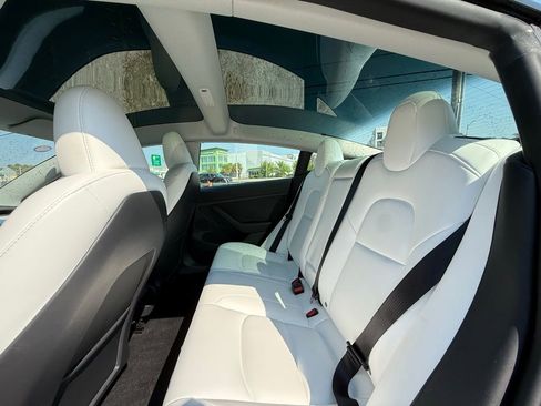 Used 2023 Tesla Model 3 Standard Range image 18