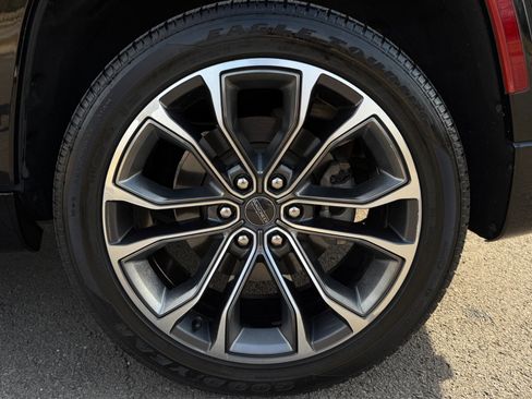 Used 2022 Jeep Grand Wagoneer Series III w/ Rear Seat Video Group 1 image 65