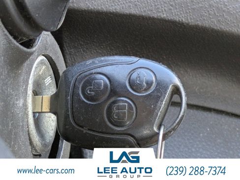 Used 2013 Ford Fiesta SE image 24