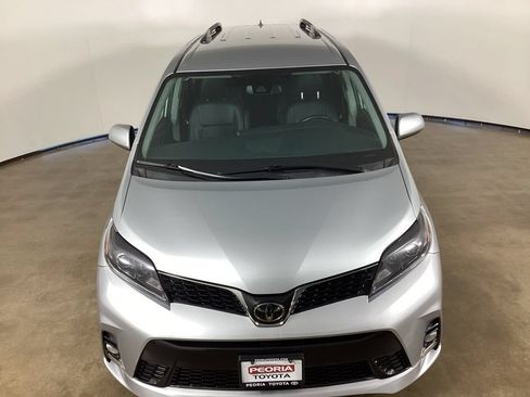 Used 2020 Toyota Sienna SE FWD image 4