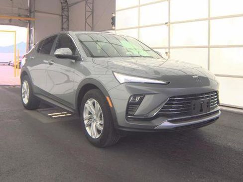 Used 2025 Buick Envista Preferred image 2