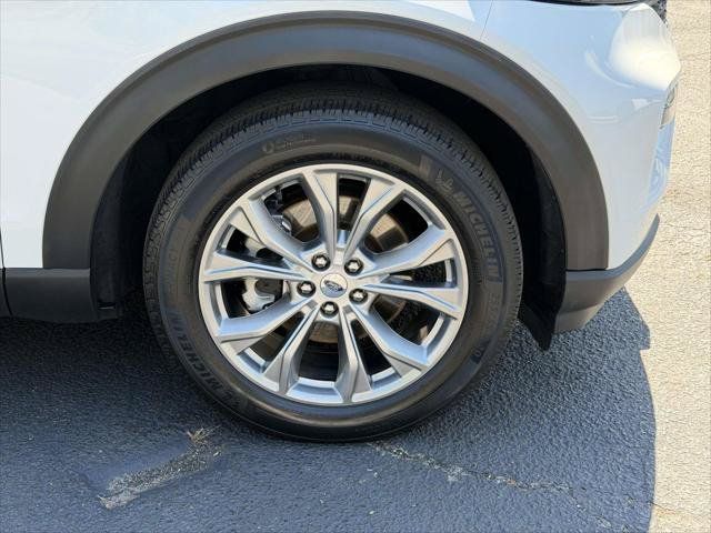 Used 2023 Ford Explorer XLT w/ Equipment Group 202A AWD/4WD image 10