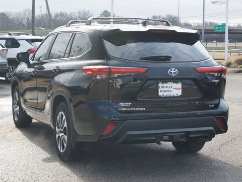Used 2023 Toyota Highlander XLE image 17