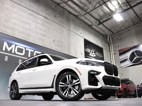 Used 2020 BMW X7 M50i w/ Cold Weather Package image 80