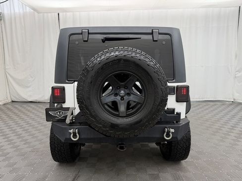 Used 2015 Jeep Wrangler Unlimited Rubicon w/ Connectivity Group AWD/4WD image 5