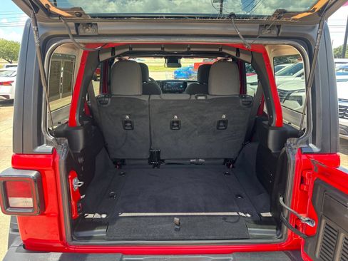 Used 2025 Jeep Wrangler Unlimited Sport AWD/4WD image 28