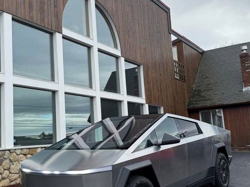 Used 2025 Tesla Cybertruck AWD Crew Cab image 23