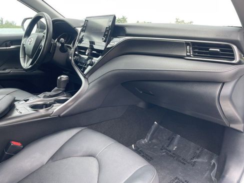 Used 2023 Toyota Camry XSE FWD image 8