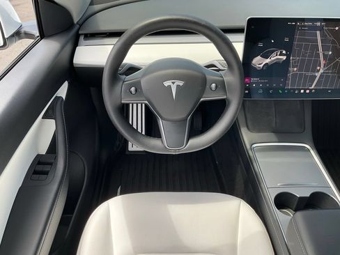Used 2021 Tesla Model Y Long Range AWD/4WD image 43