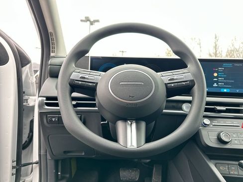 Used 2025 Hyundai Tucson SE image 33