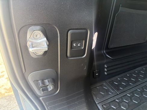 Used 2020 Land Rover Defender 110 SE AWD/4WD image 27
