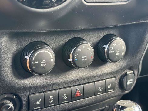 Used 2017 Jeep Wrangler Unlimited Sahara AWD/4WD image 5