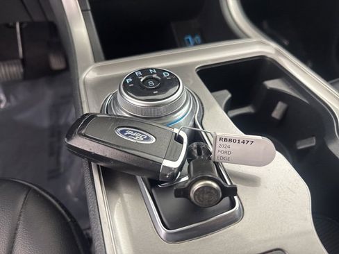 Used 2024 Ford Edge SEL image 33