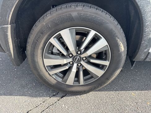 Used 2025 Nissan Pathfinder SL w/ Cargo Package image 12