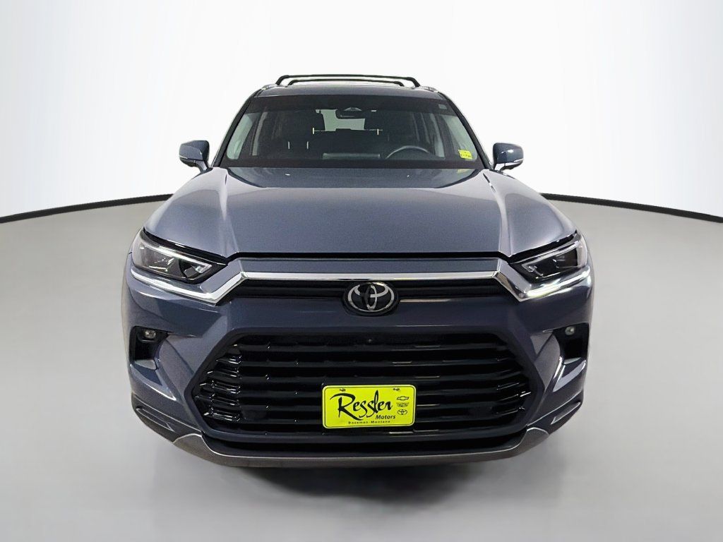 Used 2025 Toyota Grand Highlander AWD image 2