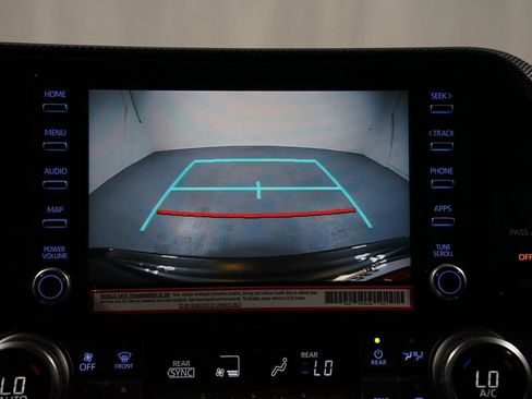 Used 2022 Toyota Highlander XSE FWD image 18
