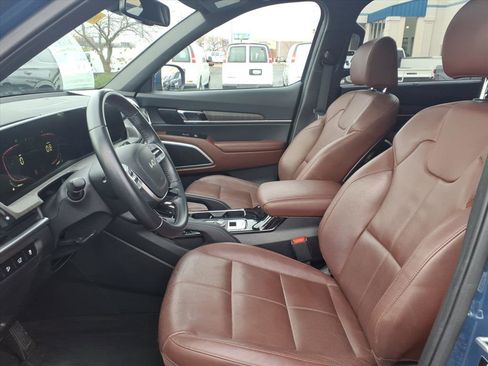 Used 2023 Kia Telluride EX w/ EX Captain's Chair Package image 25