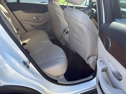 Used 2022 Mercedes-Benz GLC 300 4MATIC image 18