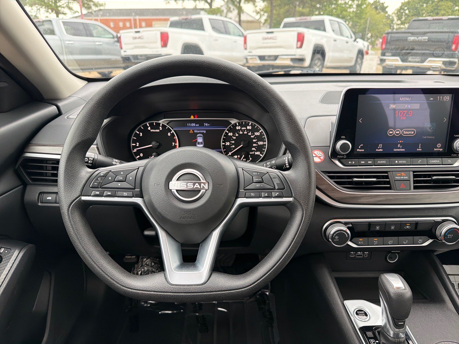 Used 2025 Nissan Altima 2.5 SV FWD image 18