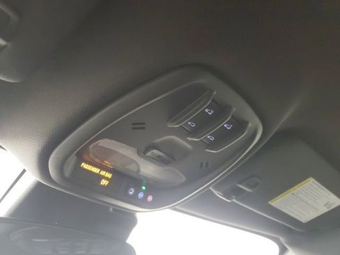 Used 2024 Chevrolet Trax RS w/ Sunroof Package FWD image 33
