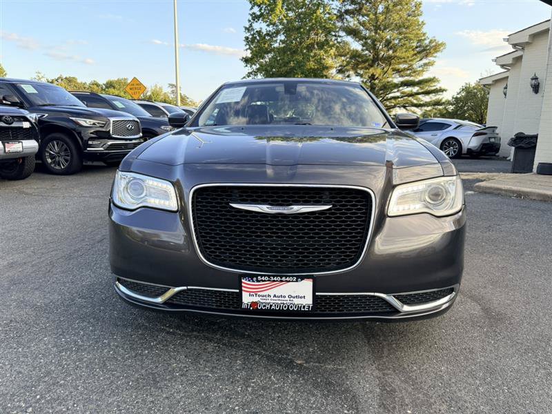 Used 2016 Chrysler 300 Limited RWD image 2