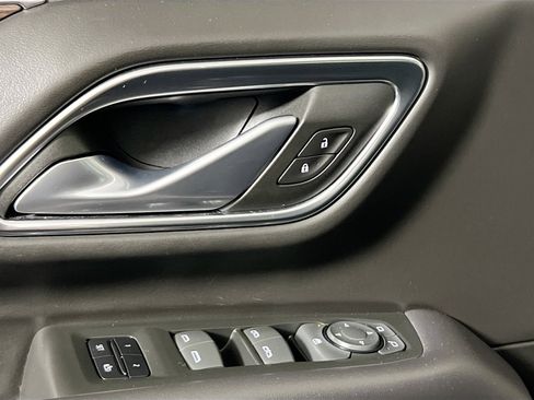 Used 2022 Chevrolet Suburban LT image 16