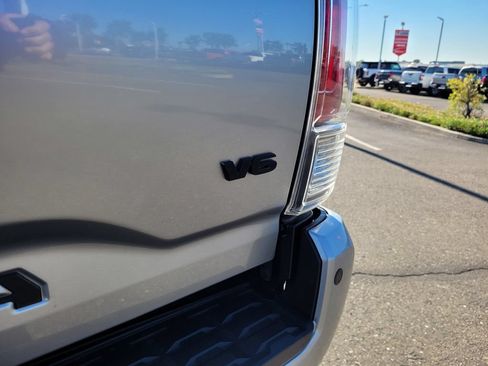Used 2022 Toyota Tacoma TRD Off-Road w/ TRD Premium Off Road Package AWD/4WD image 7